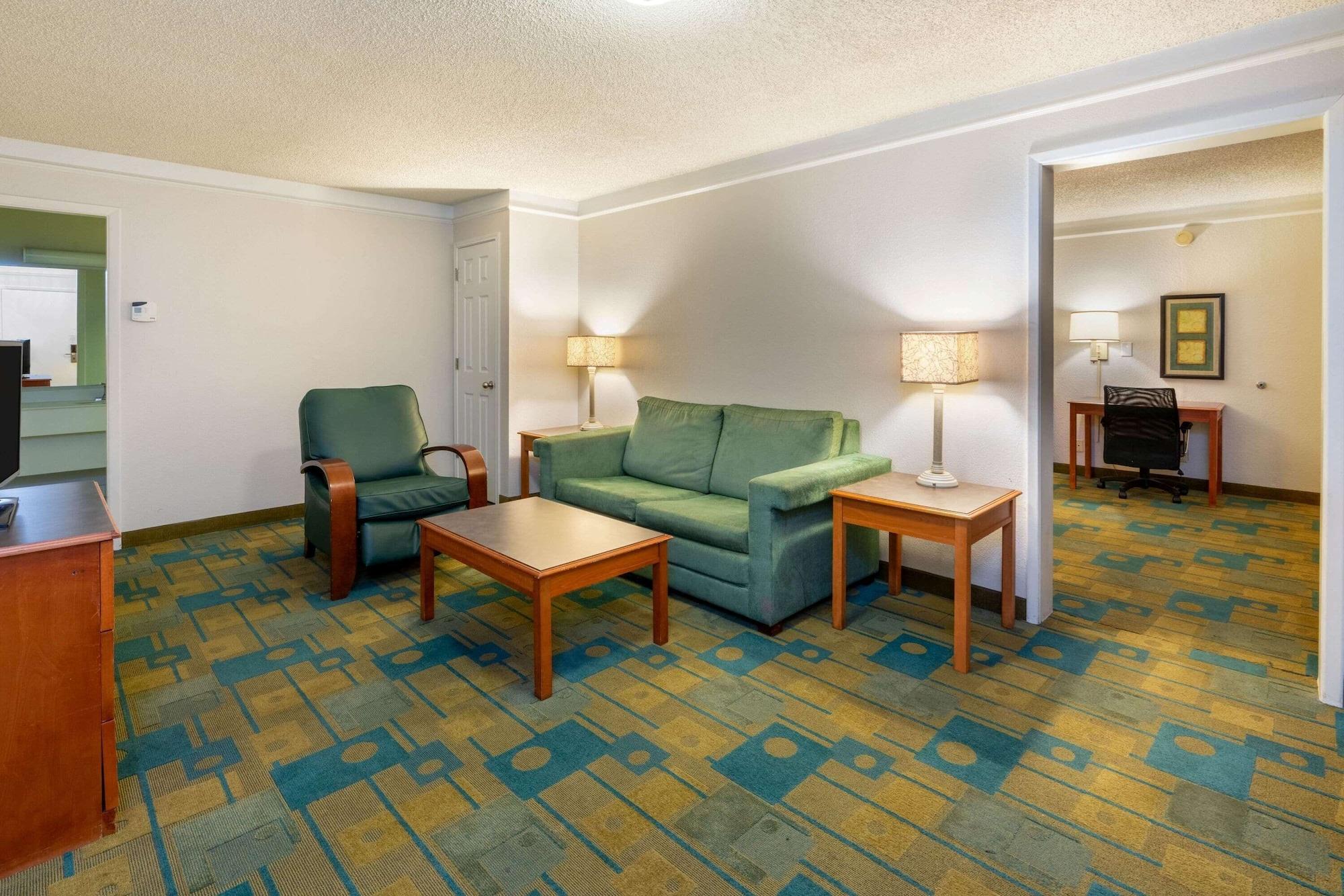 La Quinta By Wyndham North Hotel 3*